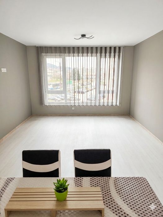 Изцяло обзаведен двустаен апартамент