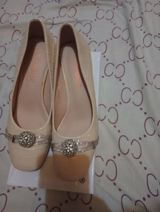 Yangi 38razmir boʻlish narxi 50ming