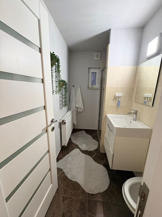 Vând apartament mobilat