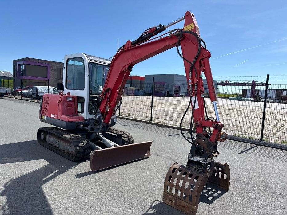 Mini excavator TAKEUCHI