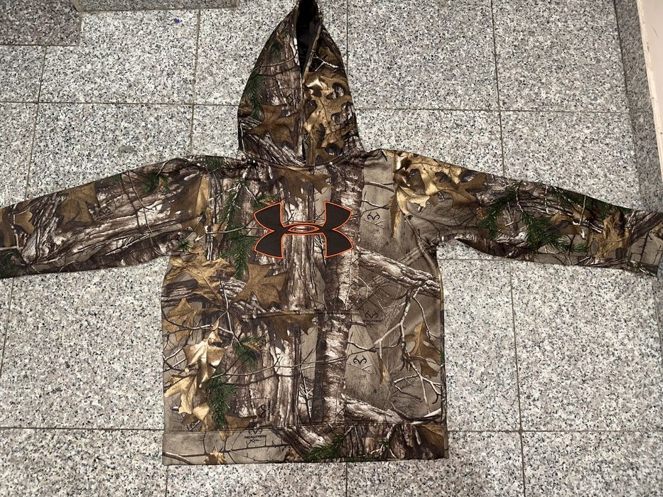 Under Armour оригинален суитчер 164/170