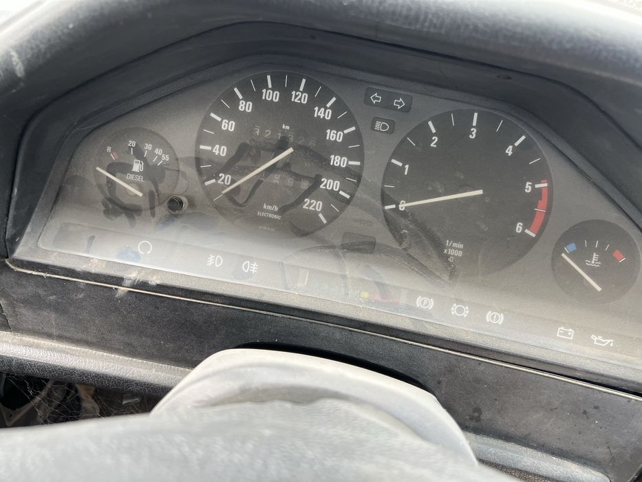 Табло Е30 бмв год 1985  запсти бор