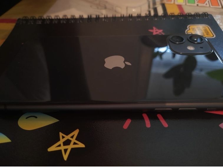 iPhone 11 64 гб емкость 85%