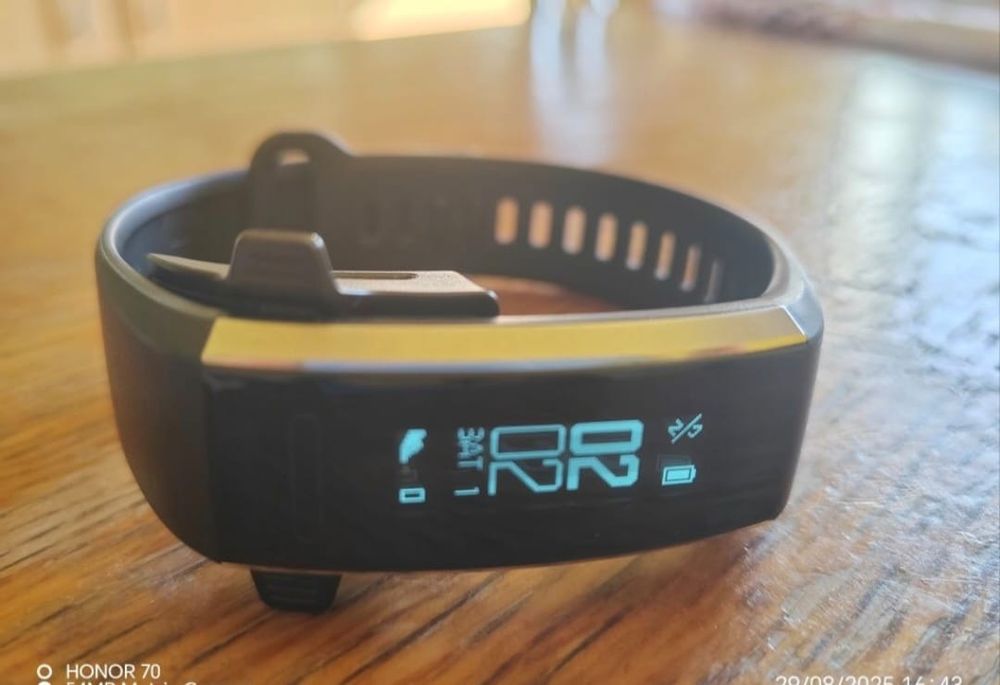 Vand brățară de fitness