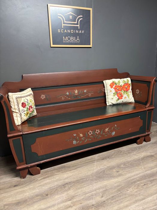 Banca antica cu lada de depozitare