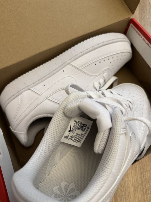 Nike кроссовки новые