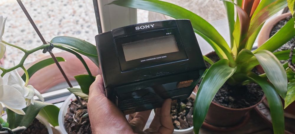 Ceas digital cu radio  Sony ICF C1 si ICF C703 și ICF C50