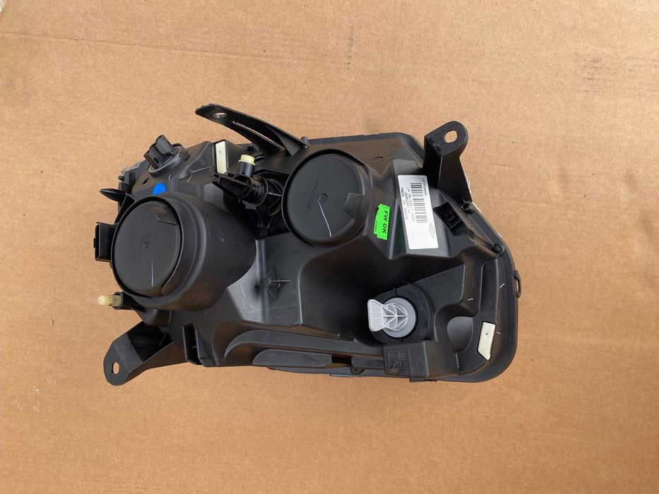 Far faruri stanga complet Dacia Duster 2014-2017 nou original Renault