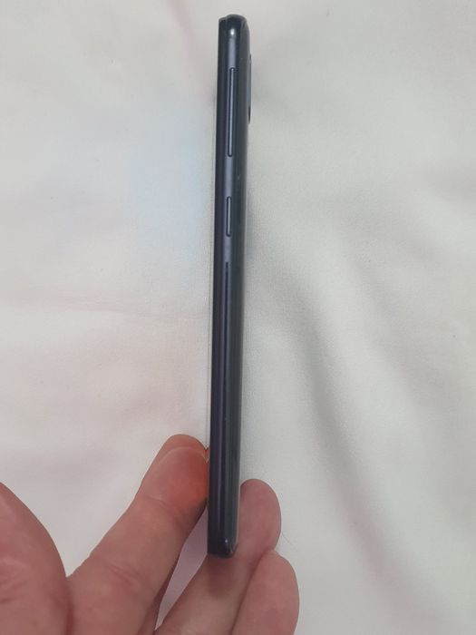 Tel. Samsung A40.