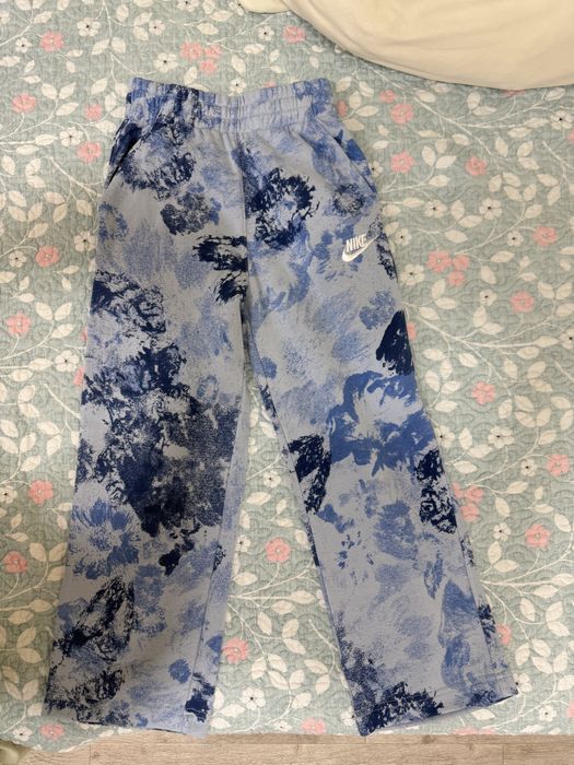 Продам спортивный костюм nike для девочки