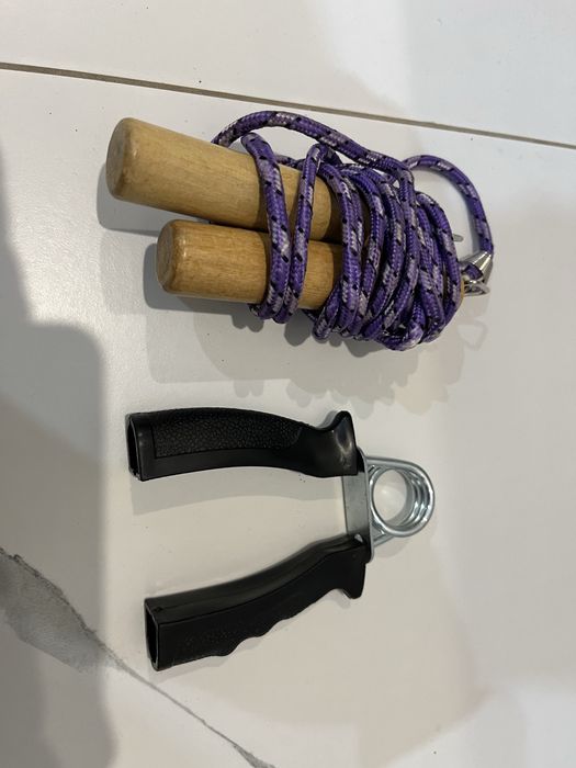 продам эспандер кистевой и скакалка