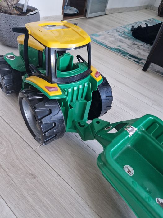 Tractor cu remorca Lena, CADOU 4 baloți