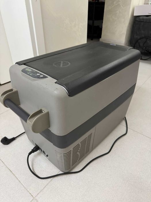 Преносима хладилна чанта 10° до -18° Isotherm Travel Box 40 л 12/24V