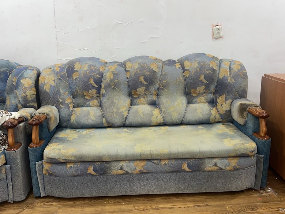 Диван и кресло в комплекте