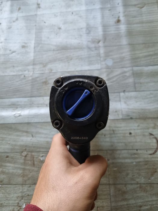Pistol pneumatic de impact