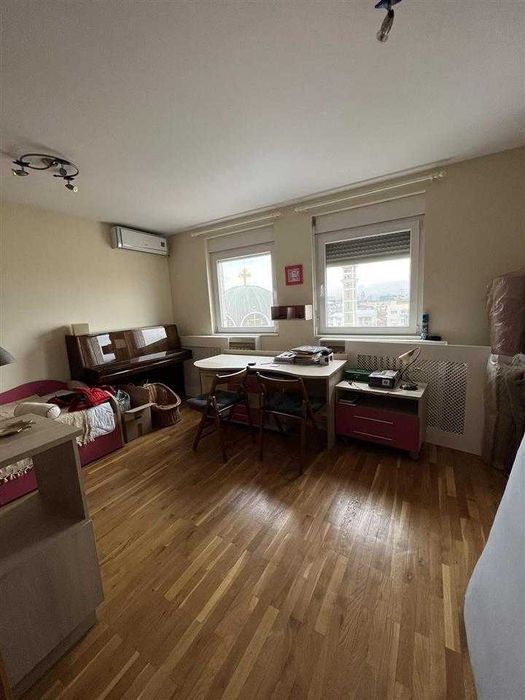 Дава се под наем Тристаен апартамент в София, Зона Б-5 - 90 кв.м за 714 € - Снимка #2