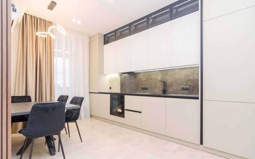 Дава се под наем Двустаен апартамент в София, Център - 80 кв.м за 425 € - Снимка #2