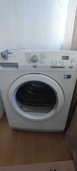 Продавам сушилня с термопомпа AEG Lavatherm, 7 kg, с контейнер за вода.