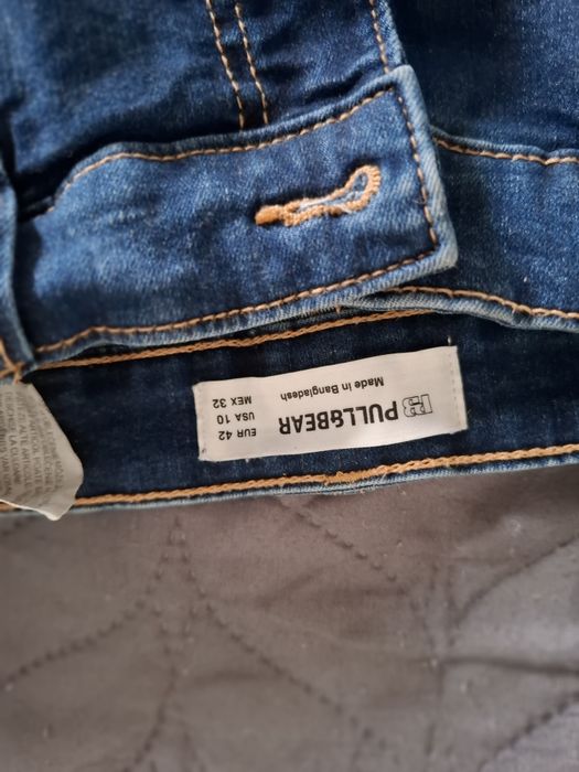 Blugi Pull Bear mărimea 42 ușor elastici elastici