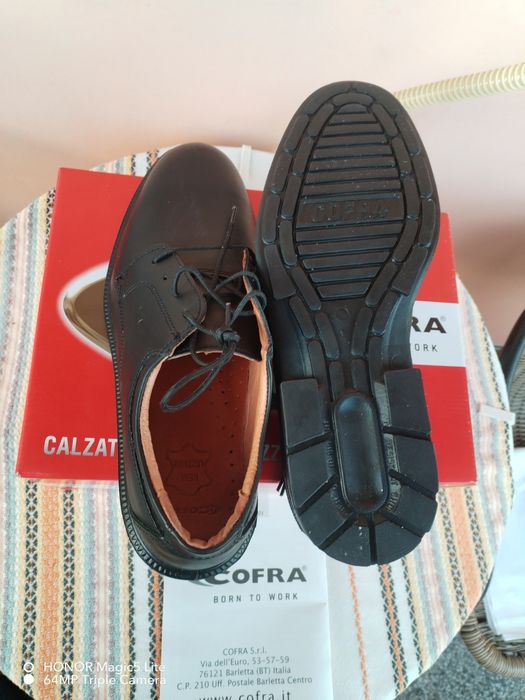 Продавам работни обувки