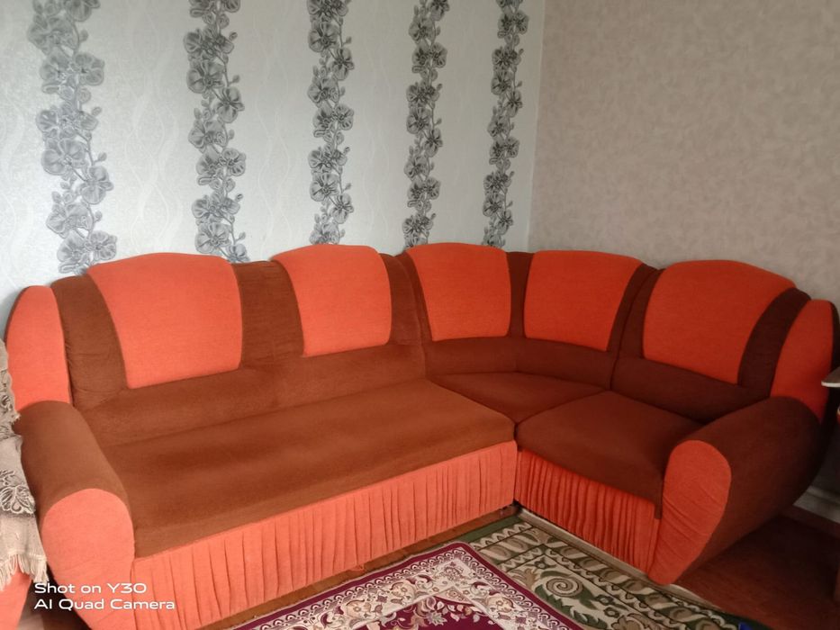 Продам диван с креслой