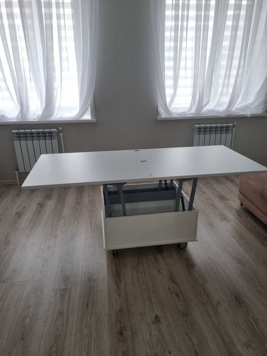 Стол раскладной на колесиках