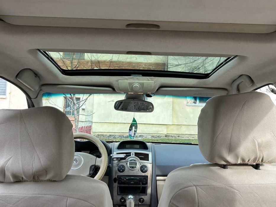 Vând Renault Megane 2 1.6 16v cu GPL din fabrică si Plafon Panoramic