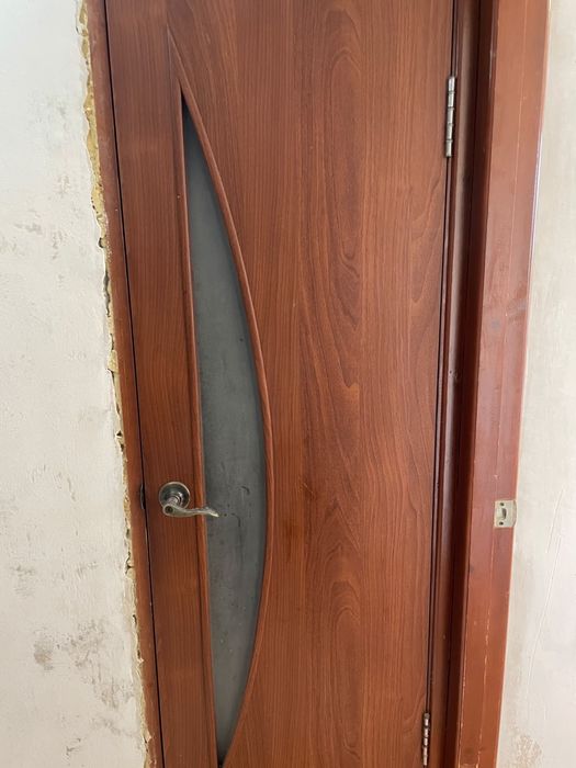 Продам межкомнатные двери 4 штуки