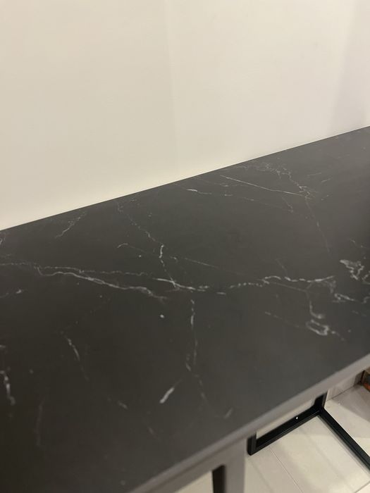 Конзолна маса