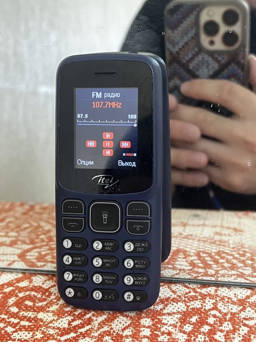Продаются простой сотовый телефон.