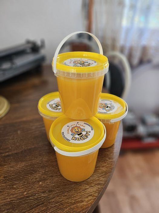 Пчелен мед от семейна ферма