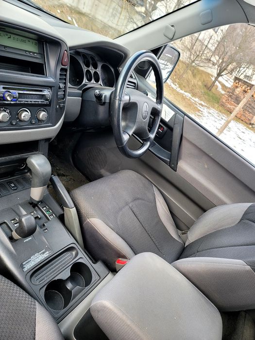 Dezmembrez mitsubishi pajero motor 3.2 cutie automată