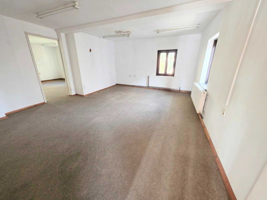 Дава се под наем Магазин в Казанлък - 390 кв.м за 800 € - Снимка #5