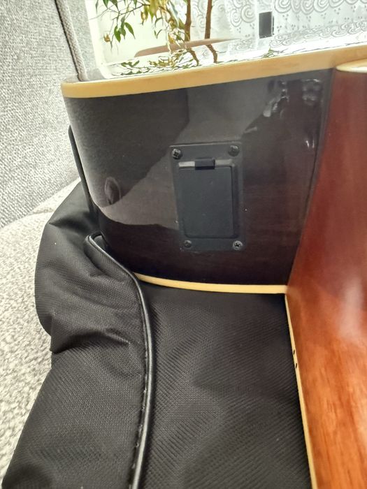 Электро-акустическая гитара Yamaha FGX830C