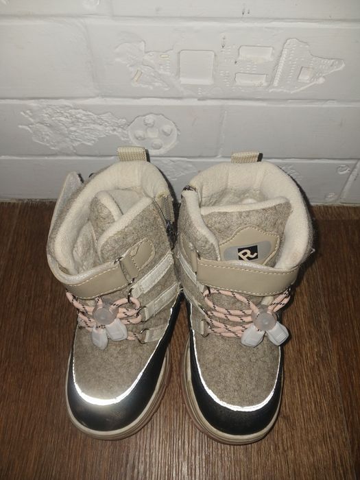 Продается детская обувь