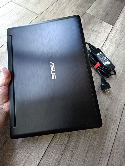 ASUS Intel® Core™ 17 / NVIDIA GeForce 2GB