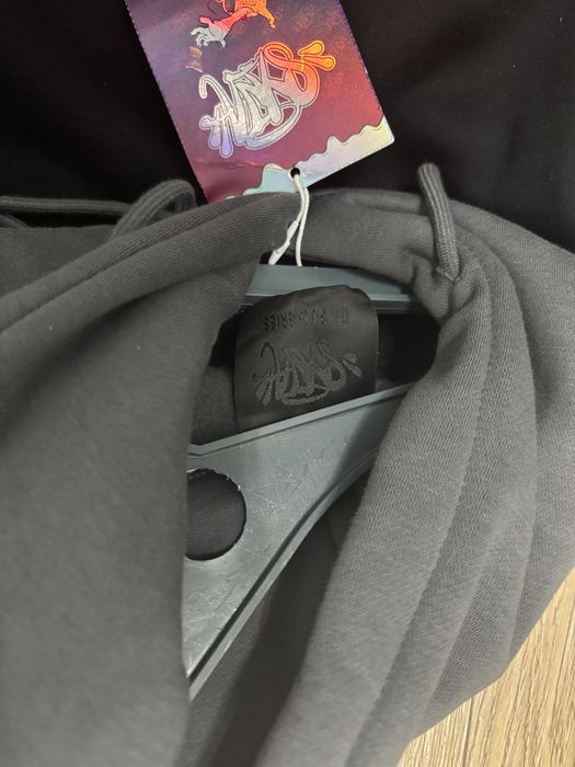 Syna world hoodie l