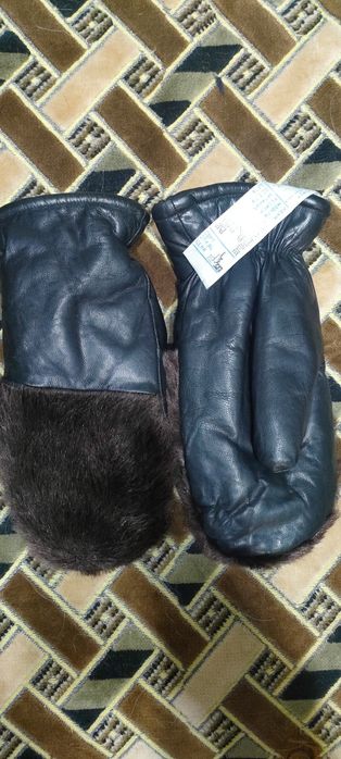 Лыжные ботинки. Лыжные рукавицы