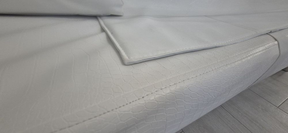 Vand 2 buc pat cosmetic pentru tratamente remodelare corporala .