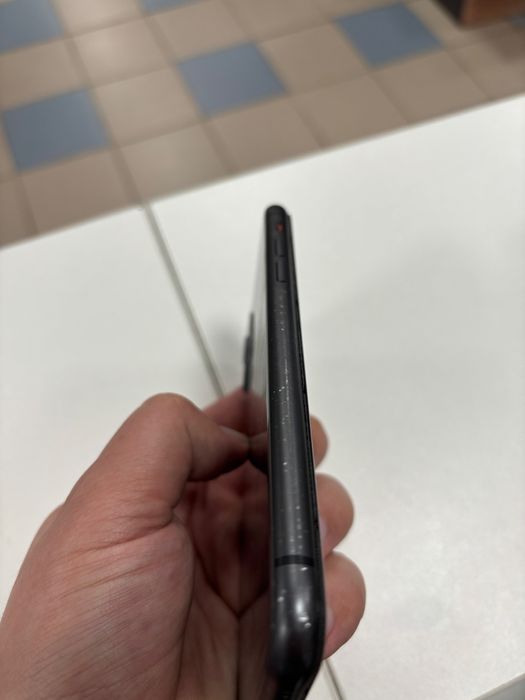 Продам Iphone 11