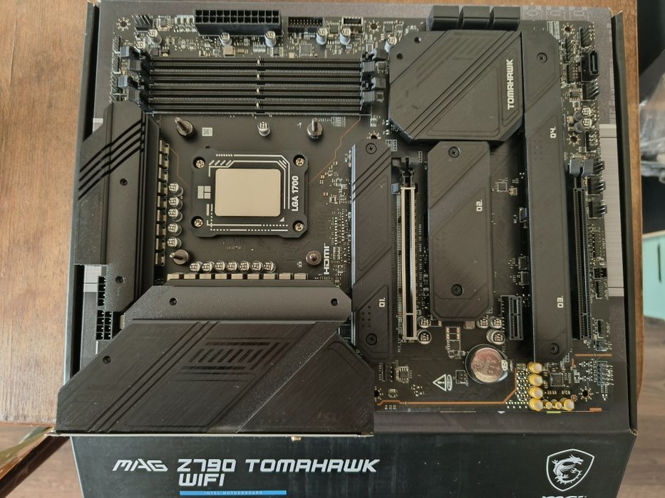 Vând kit gaming placa de baza și procesor