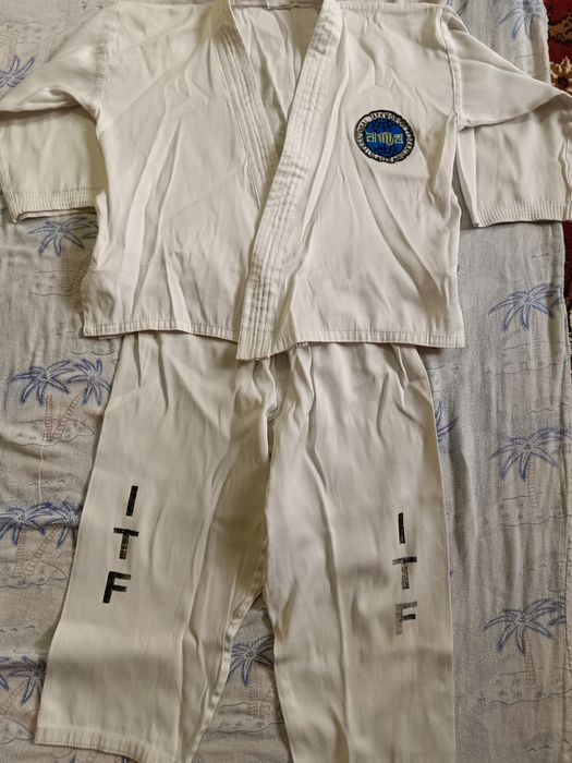 Спорт кийими сотилади.