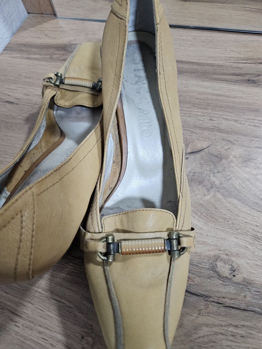 Продам женские туфли