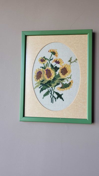 Продавам гоблени с рамка,тънък бод