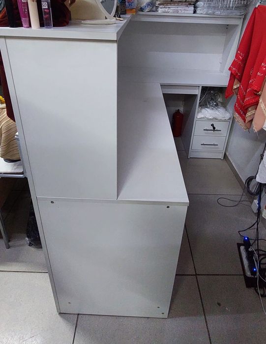 Рецепшн стол продам