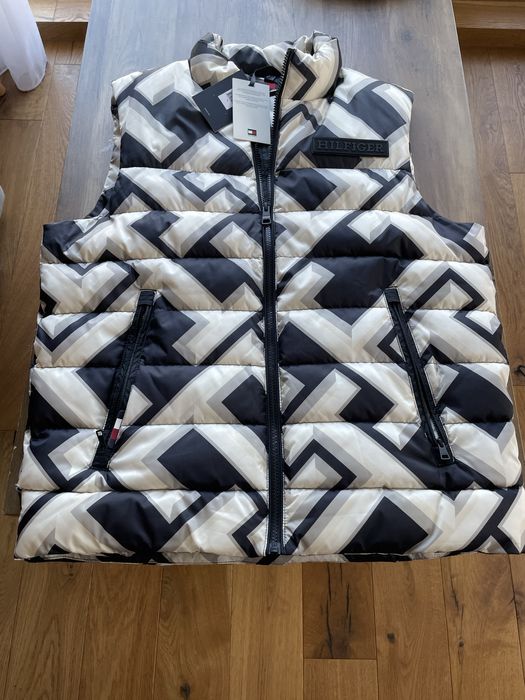 Vestă Tommy Hilfiger noua originala!!!