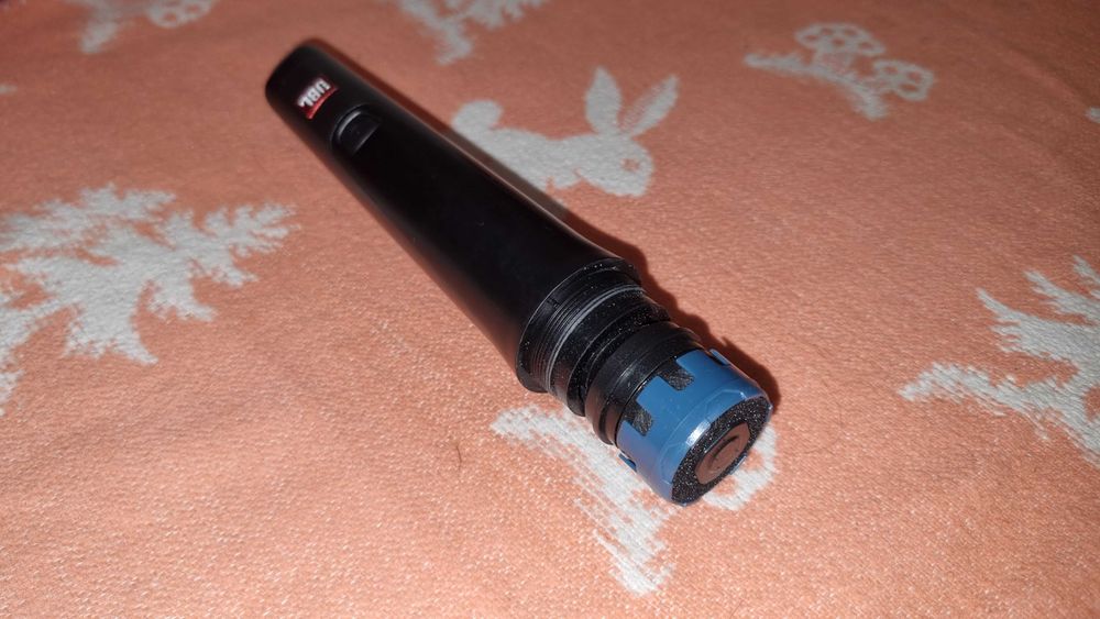 Microfon JBL cu fir