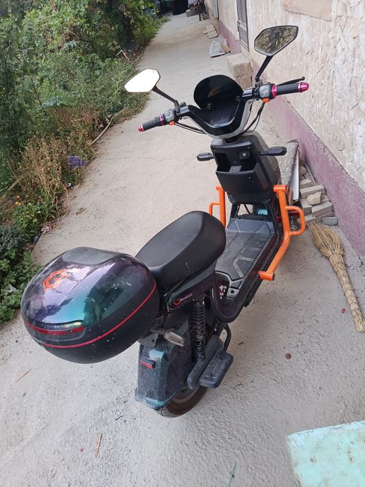 Skuter sotiladi srochno