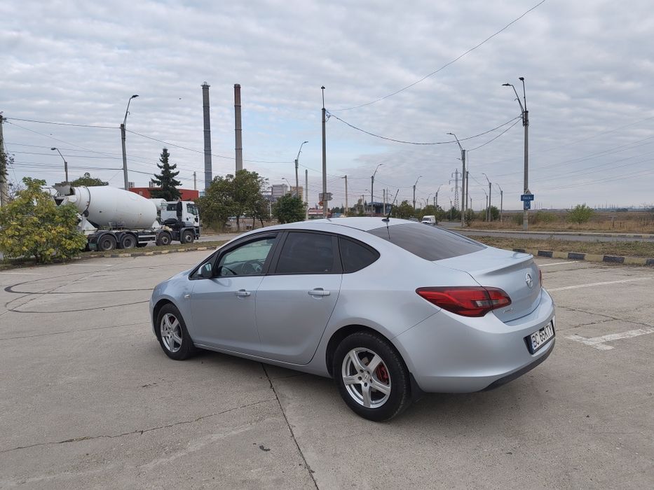 Opel astra  sedan
