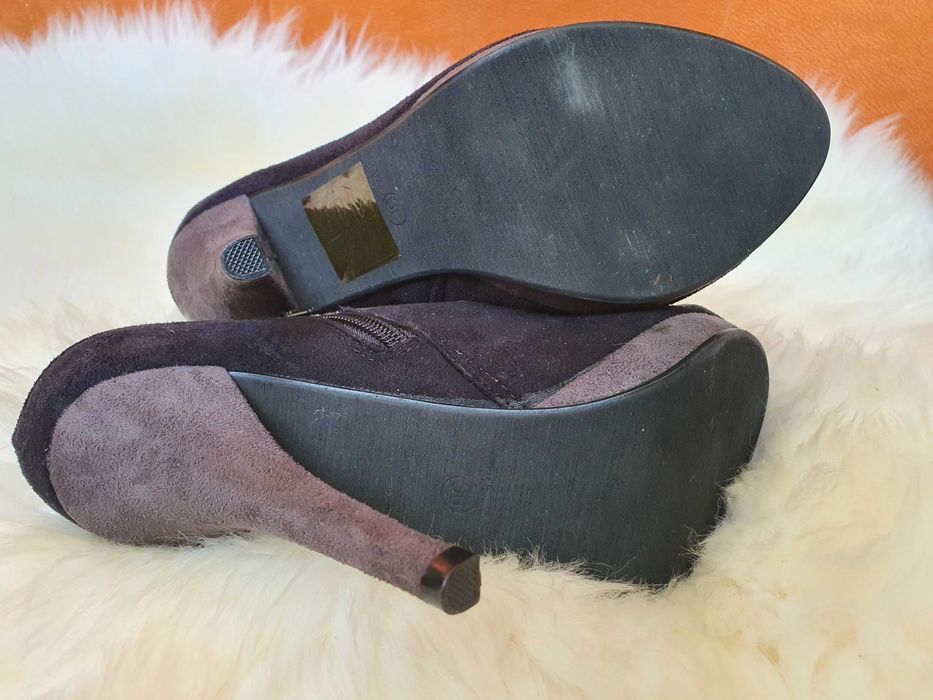 Botine cu toc inalt de culoare negru marimea 36